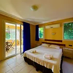 With A Private Pool And Mountain View In A Quiet Area Next To Fores *