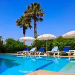 With A Private Pool And Mountain View In A Quiet Area Next To Fores * フェティエ