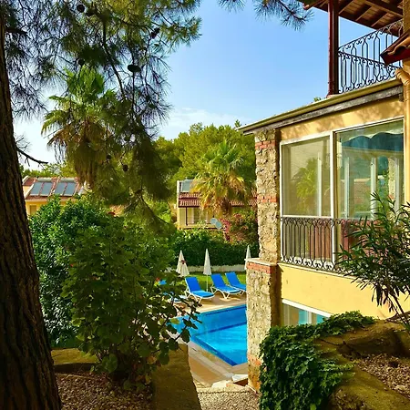 فيلة With A Private Pool And Mountain View In A Quiet Area Next To Fores