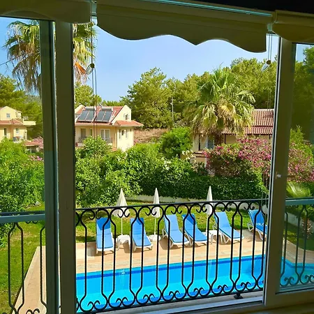 With A Private Pool And Mountain View In A Quiet Area Next To Fores فيلة *