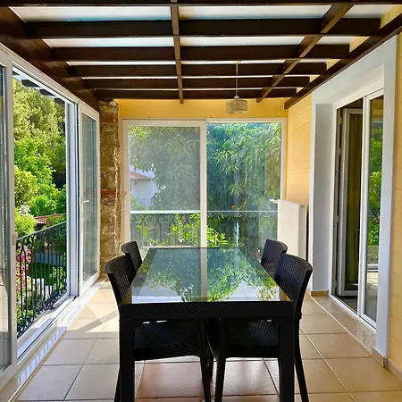 With A Private Pool And Mountain View In A Quiet Area Next To Fores فيلة