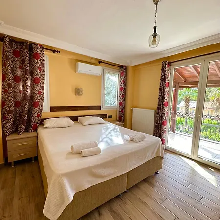 With A Private Pool And Mountain View In A Quiet Area Next To Fores فيلة