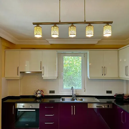 With A Private Pool And Mountain View In A Quiet Area Next To Fores فيلة *