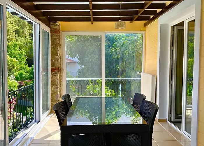 With A Private Pool And Mountain View In A Quiet Area Next To Fores Vila