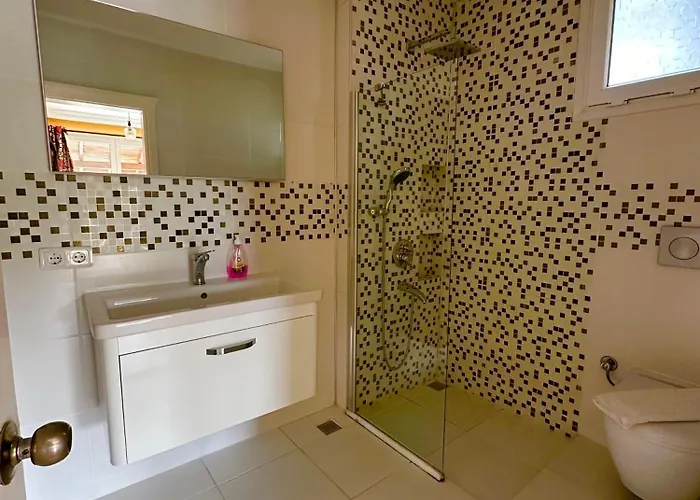 Vila With A Private Pool And Mountain View In A Quiet Area Next To Fores *